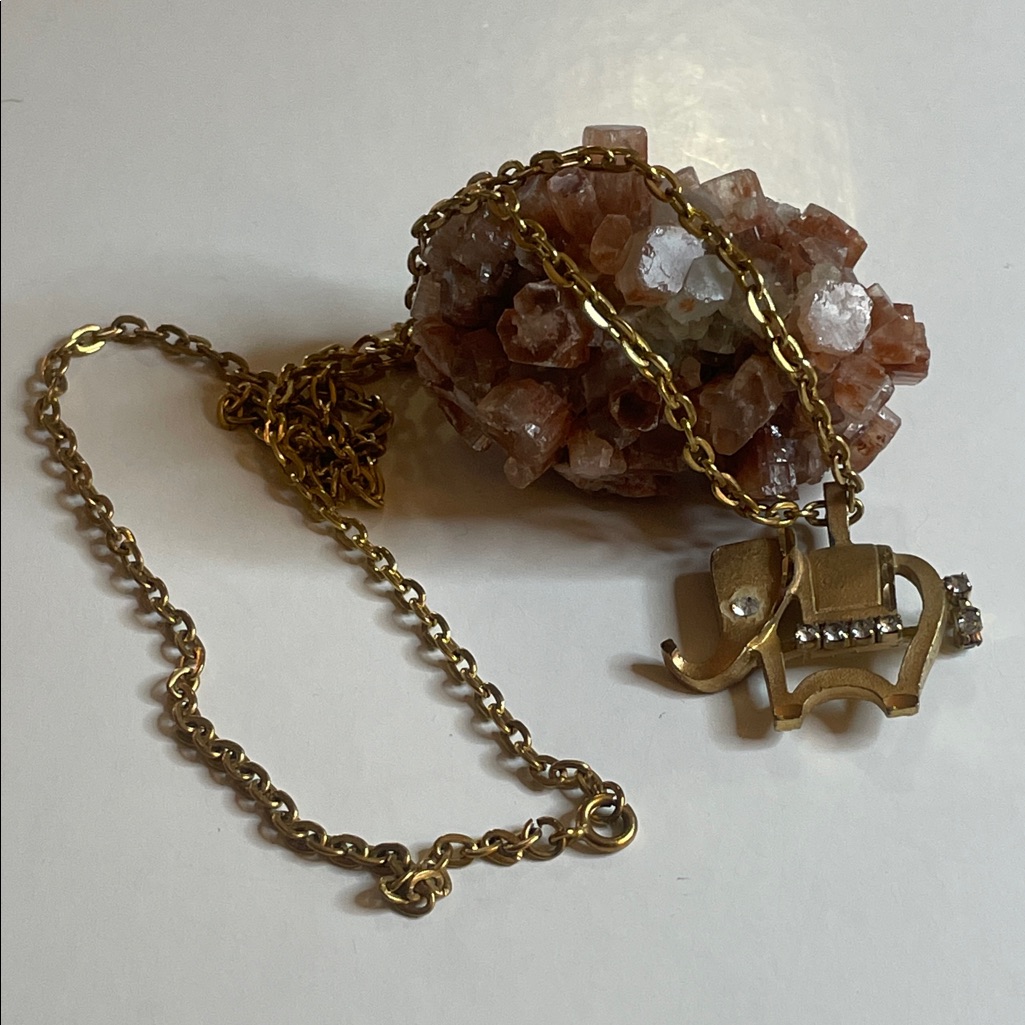 Vintage Elephant Pendant Gold Tone Rhinestone Eye Tail Blanket Trim 25$